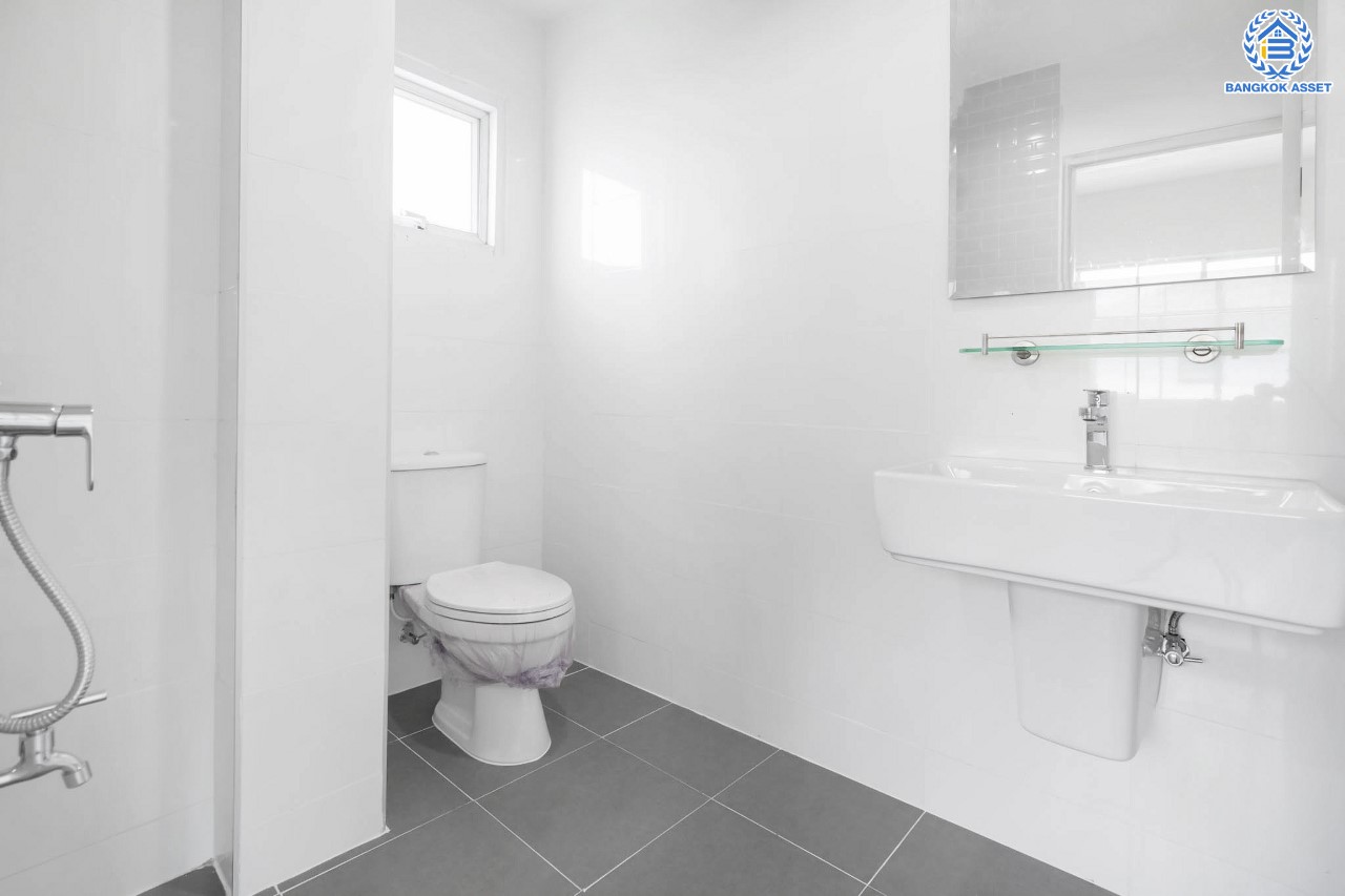 บ้านมือสองตกแต่งใหม่ ทำเลโซนเมือง! ม.นนทกาญจน์ นครอินทร์-พระราม5 หลังใหญ่ เนื้อที่ 33.1 ตร.ว. ฟังก์ชัน 3 ห้องนอน 3 ห้องน้ำ จอดรถได้ 1 คัน บนทำเลเชื่อมต่อทุกการเดินทาง ใกล้สะพานพระรามห้า และรถไฟฟ้า "สถานีแยกติวานนท์"